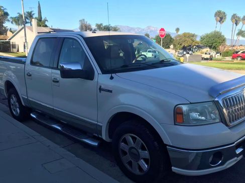 Used 2007 Lincoln Mark LT 2WD image 2