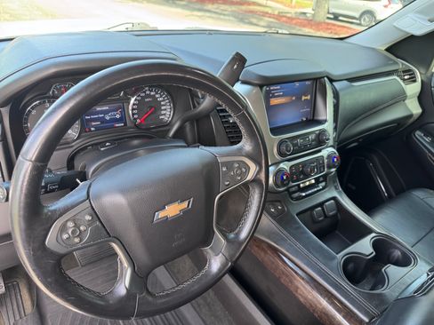 Used 2015 Chevrolet Suburban LT RWD image 11