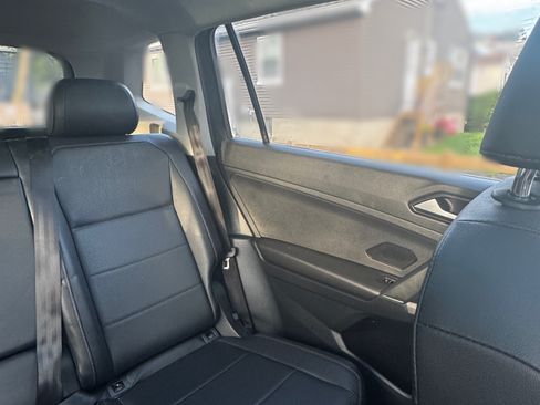 Used 2018 Volkswagen Tiguan SE w/ Panoramic Sunroof Package AWD/4WD image 15