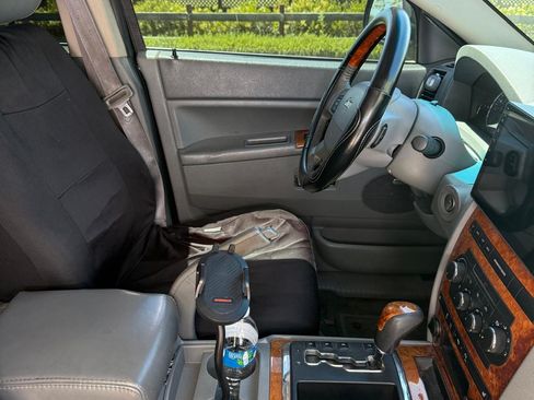 Used 2007 Jeep Grand Cherokee Overland RWD image 1
