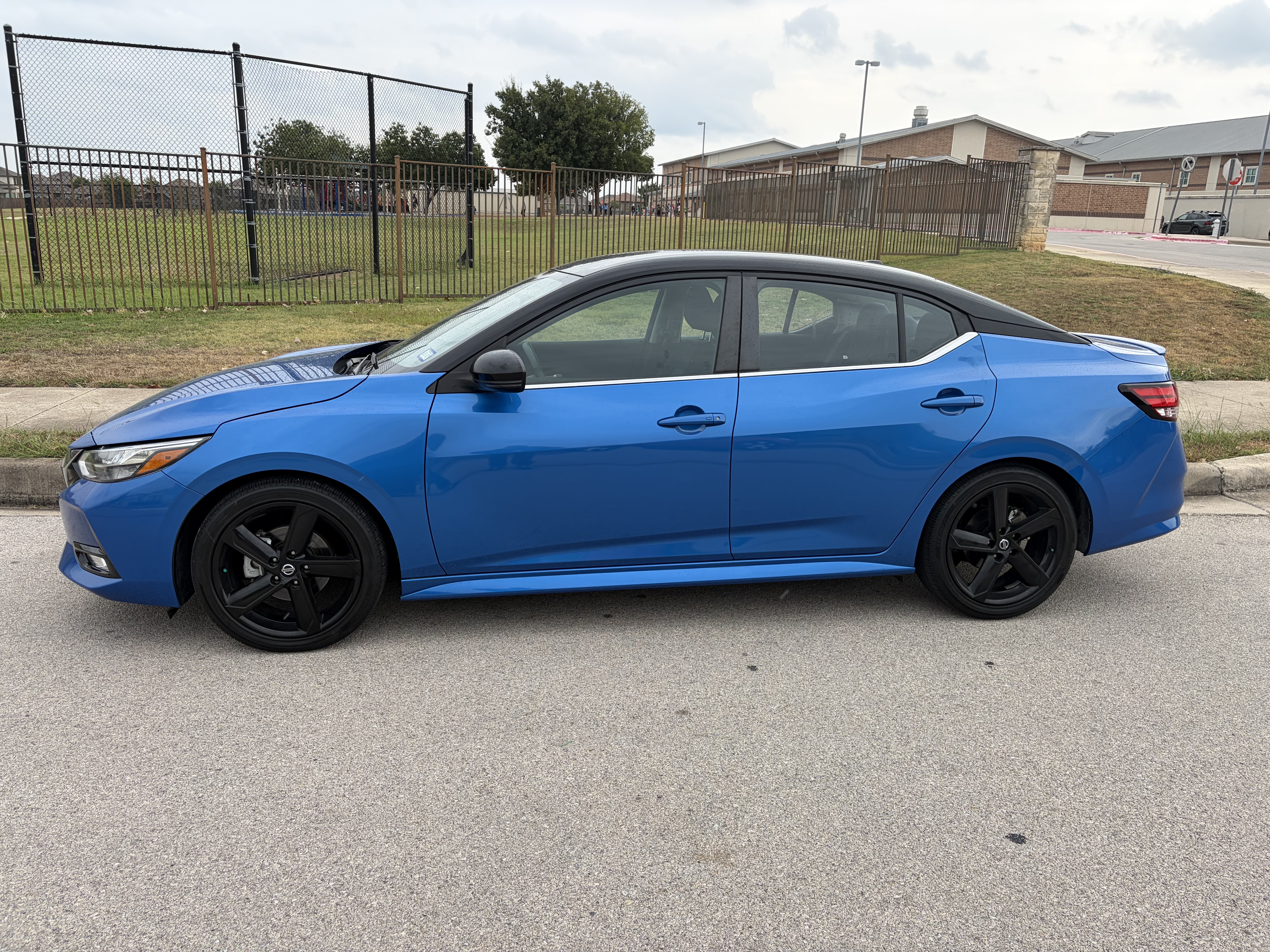 Used 2023 Nissan Sentra SR w/ Trunk Package FWD image 15