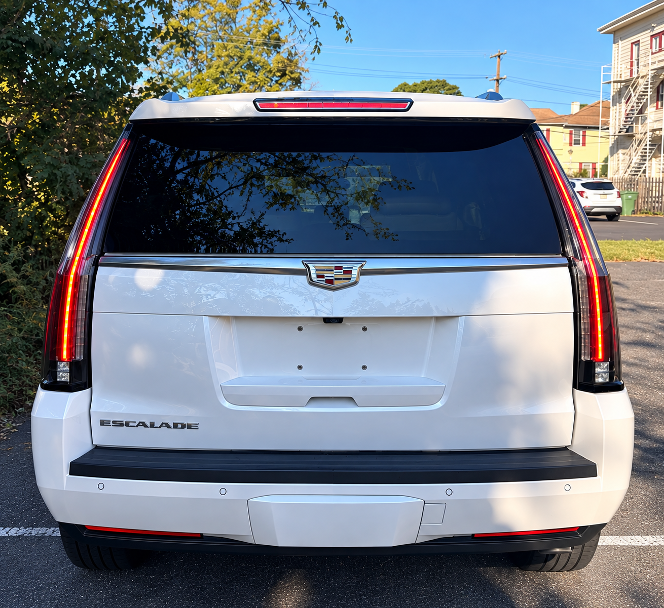 Used 2017 Cadillac Escalade Luxury AWD/4WD image 4