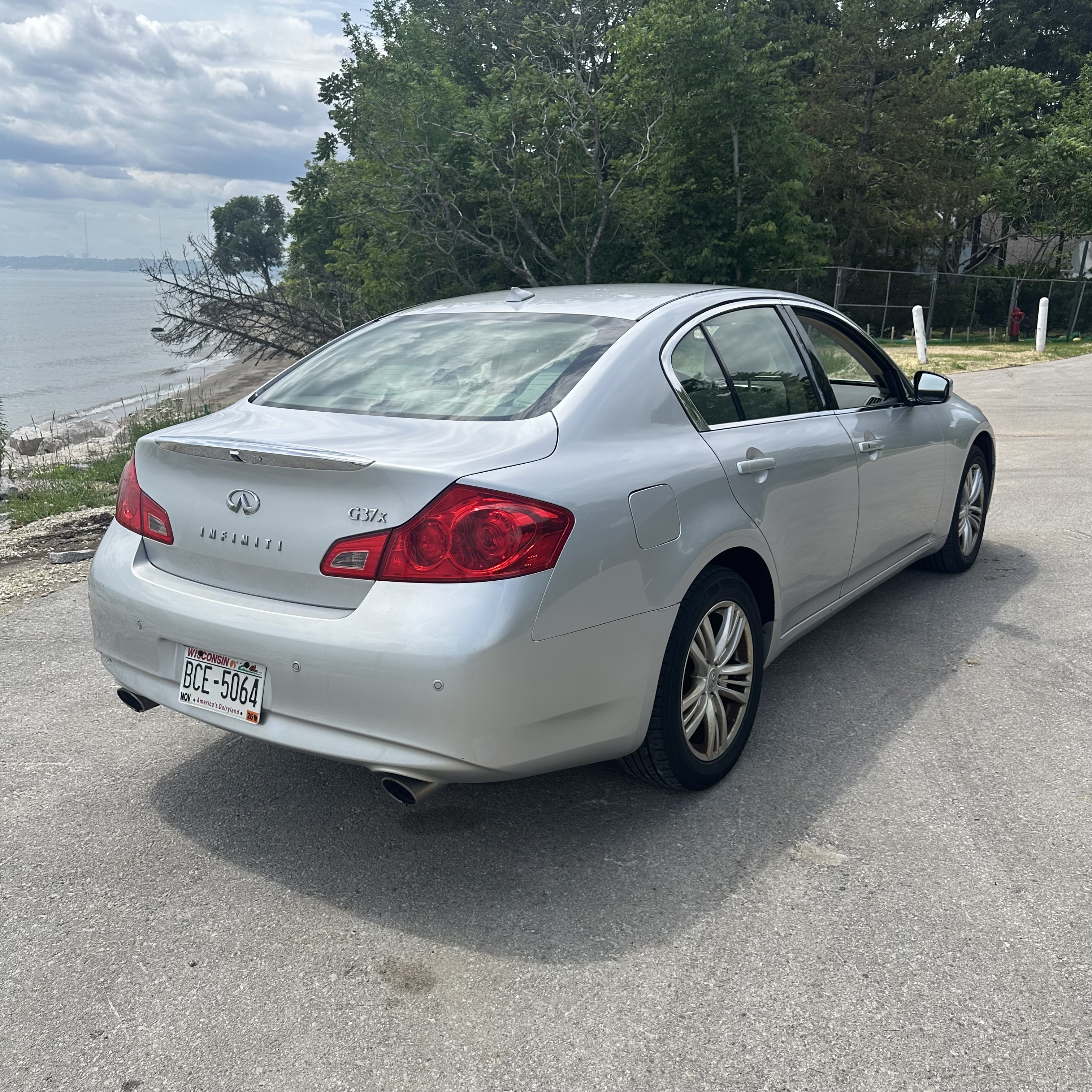 Used 2013 INFINITI G37 x Sedan w/ Premium Pkg AWD/4WD image 2