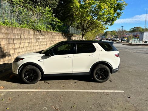 Used 2023 Land Rover Discovery Sport S image 4