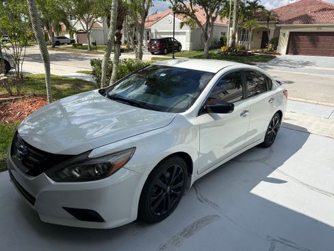 Used 2018 Nissan Altima 2.5 SR w/ SR Midnight Edition image 8