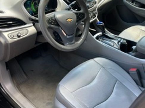 Used 2017 Chevrolet Volt LT w/ Comfort Package FWD image 18
