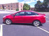 Used 2012 Ford Focus SE image 2