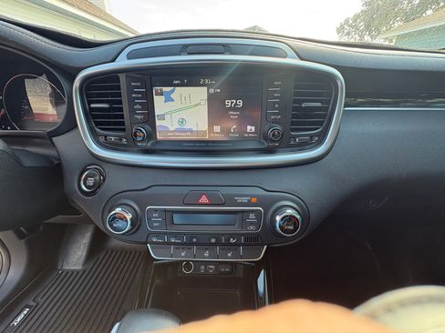 Used 2019 Kia Sorento EX w/ EX Touring Package image 16