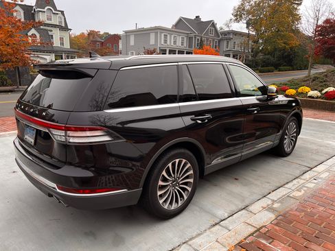 Used 2020 Lincoln Aviator Reserve w/ Equipment Group 201A image 2