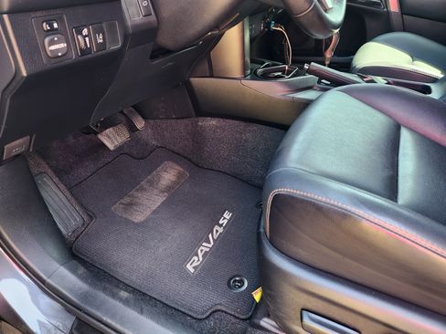 Used 2018 Toyota RAV4 SE w/ Power Extra Value Package image 15