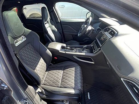 Used 2020 Jaguar F-PACE SVR image 9