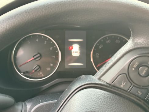 Used 2020 Toyota RAV4 XLE image 10