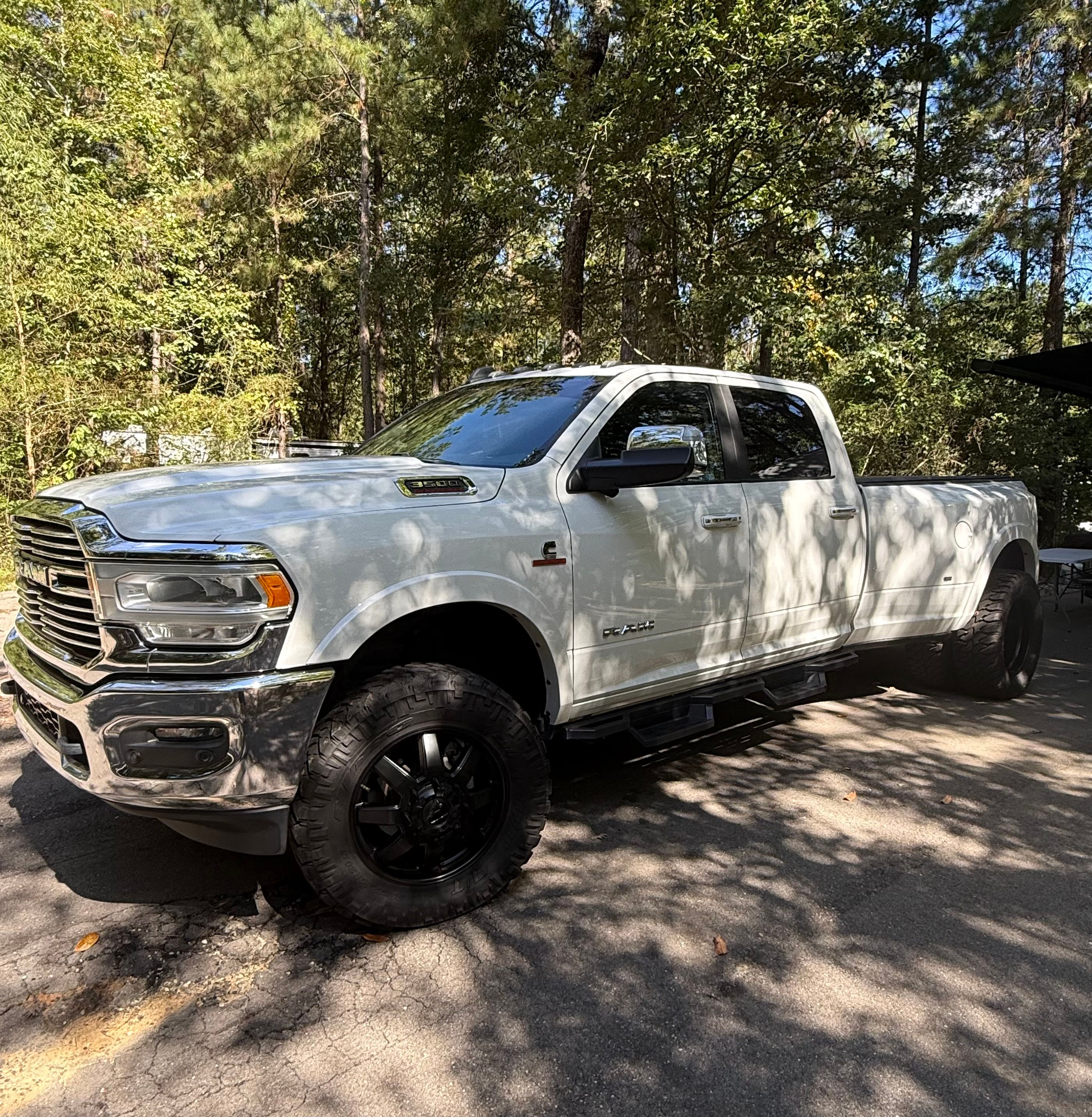 Used 2019 RAM 3500 Laramie AWD/4WD image 10