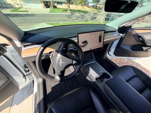 Used 2022 Tesla Model Y Performance image 16