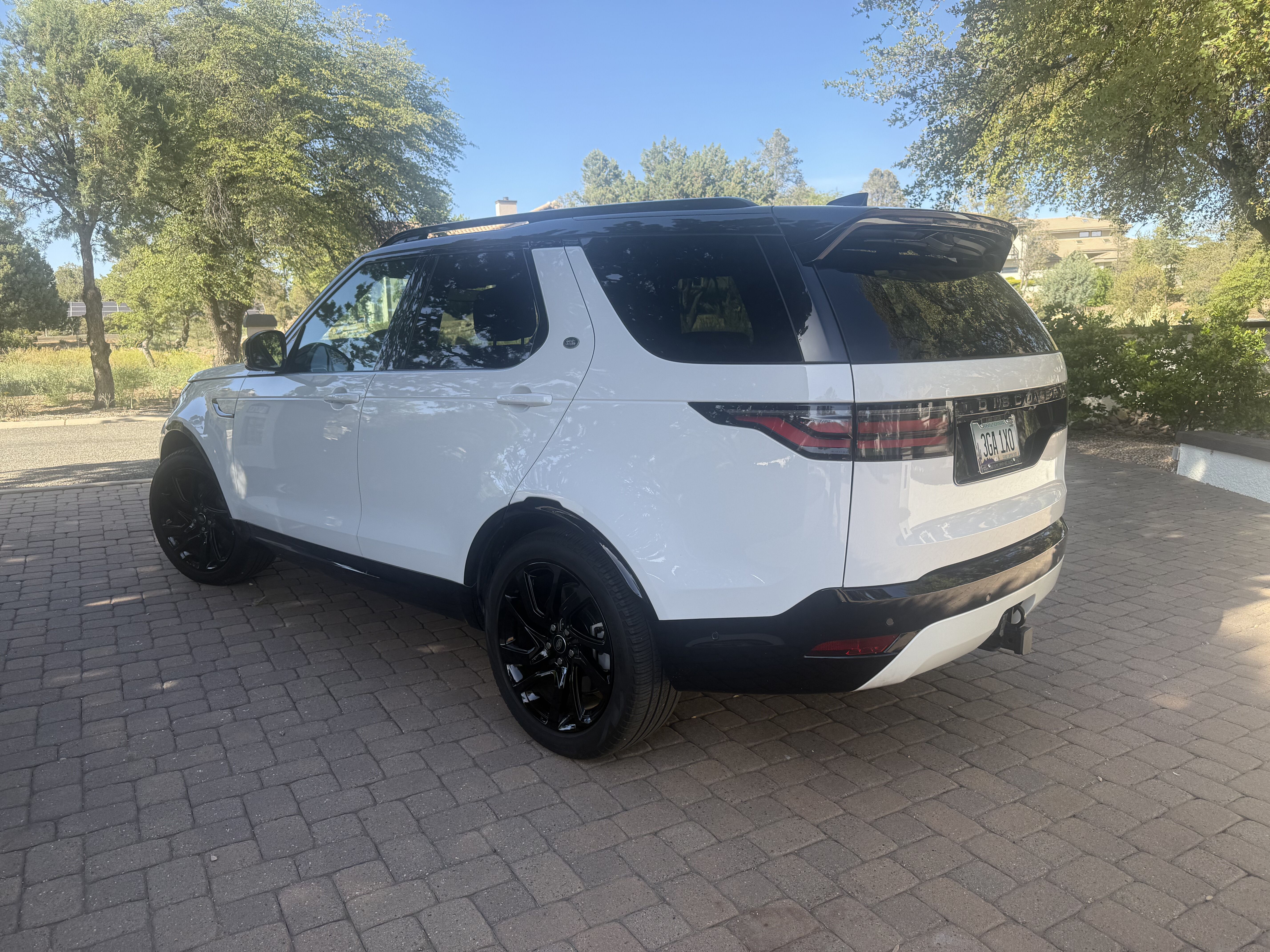 Used 2024 Land Rover Discovery Dynamic SE AWD/4WD image 8