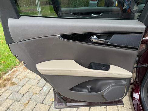 Used 2022 Lincoln Nautilus Reserve image 12