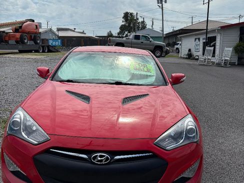 Used 2016 Hyundai Genesis Coupe 3.8 RWD image 5