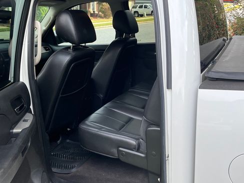 Used 2014 Chevrolet Silverado 2500 LTZ w/ LTZ Plus Package image 4