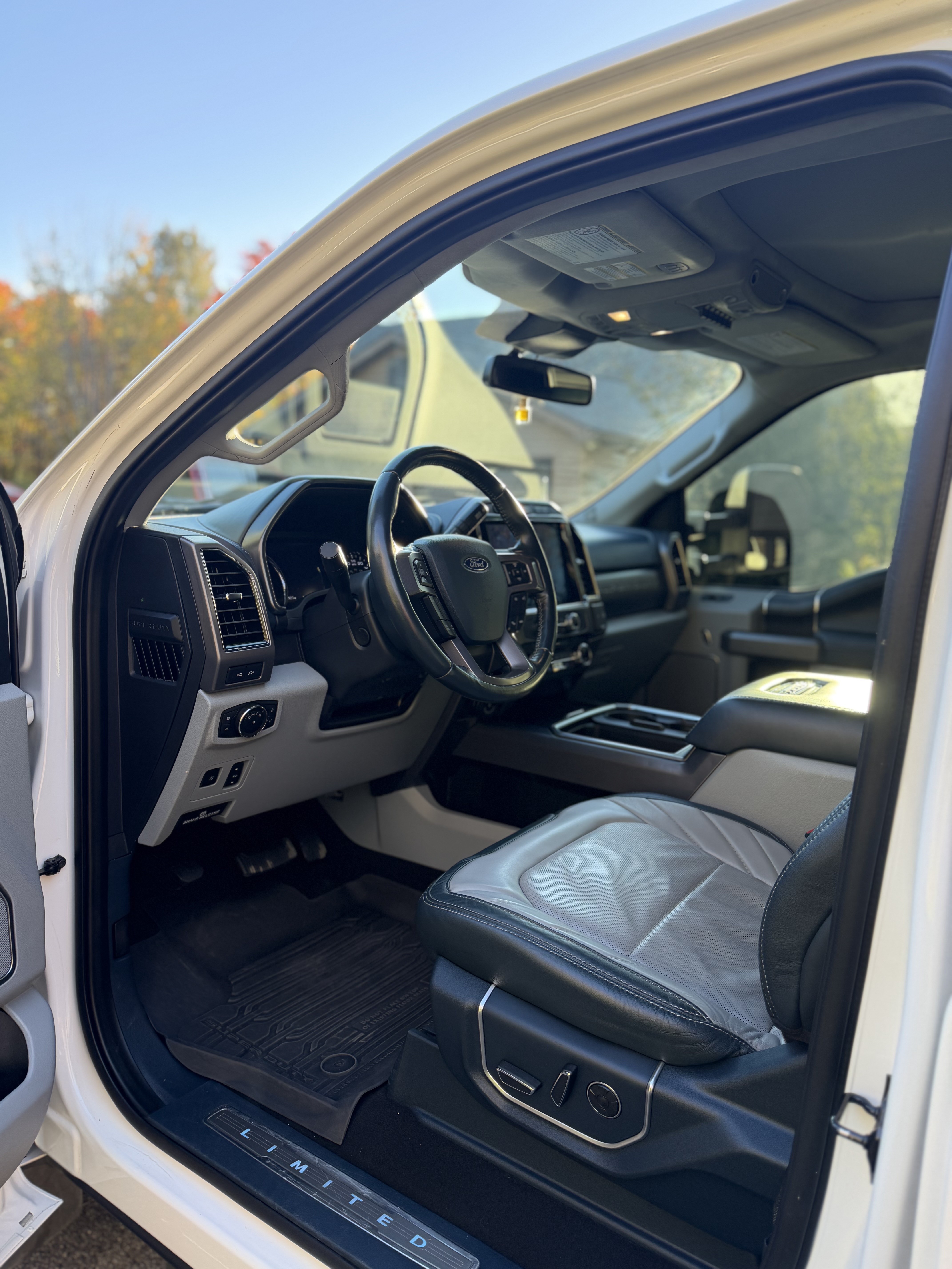 Used 2022 Ford F350 Limited AWD/4WD image 8