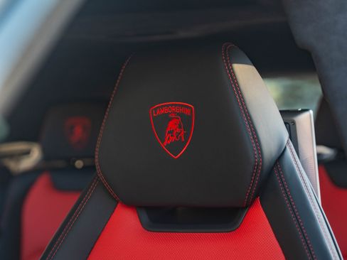 Used 2019 Lamborghini Urus image 11