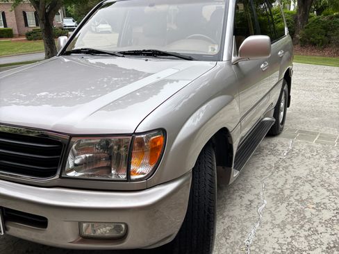 Used 2000 Toyota Land Cruiser AWD/4WD image 8