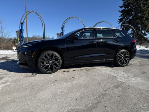 Used 2025 Toyota Crown Signia Limited Hybrid Sport Utility 4 image 2