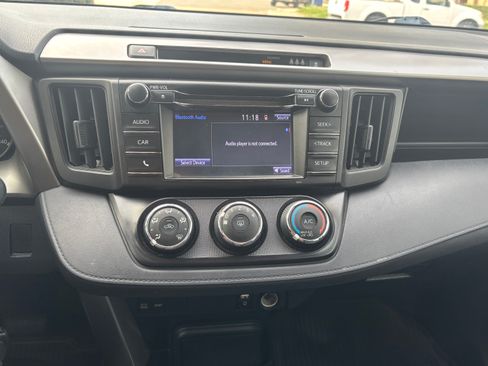 Used 2018 Toyota RAV4 LE image 14