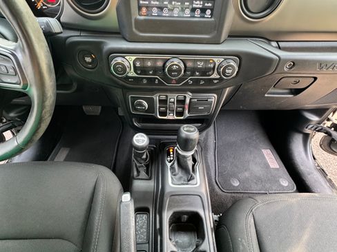 Used 2021 Jeep Wrangler Unlimited Sport AWD/4WD image 4