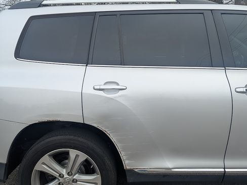 Used 2012 Toyota Highlander Limited w/ Tow Pkg image 11