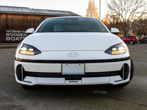 Used 2023 Hyundai Ioniq 6 Limited image 8