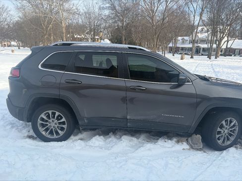 Used 2019 Jeep Cherokee Latitude Plus image 2