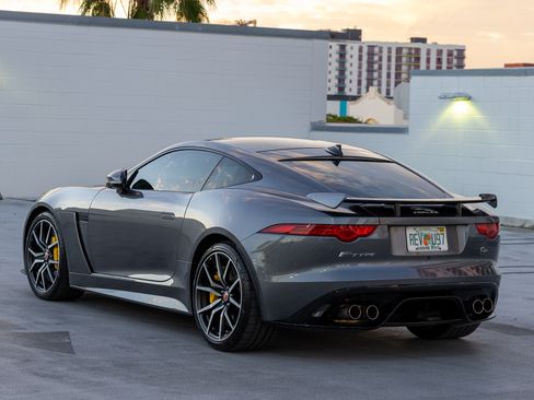 Used 2017 Jaguar F-TYPE SVR image 4