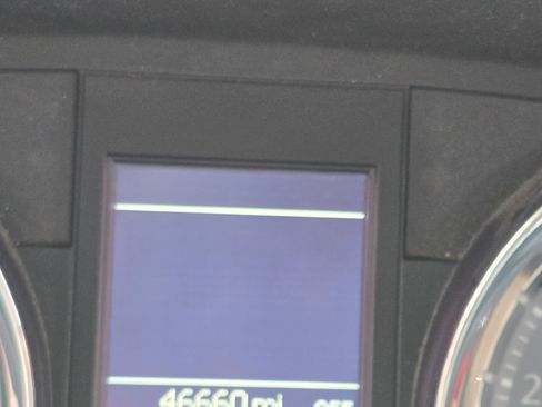 Used 2013 Chrysler Town & Country Touring-L w/ Driver Convenience Group image 10