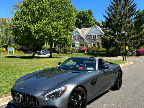 Used 2019 Mercedes-Benz AMG GT Roadster image 1