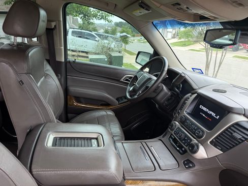 Used 2017 GMC Yukon XL Denali w/ Open Road Package RWD image 19