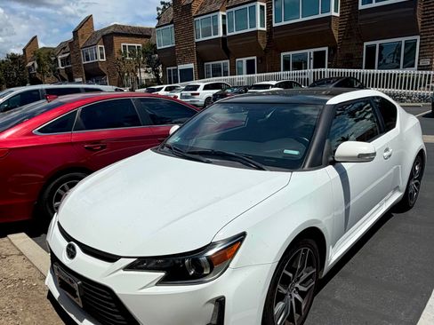 Used 2014 Scion tC FWD image 1