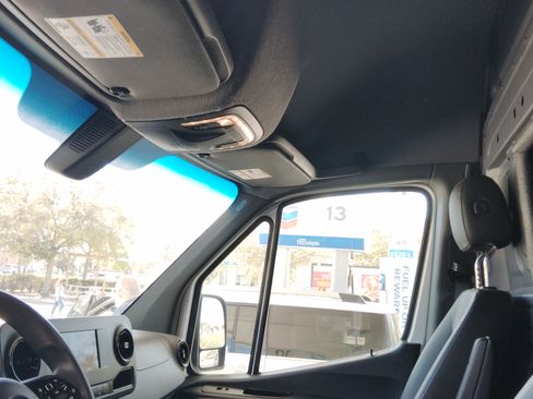 Used 2024 Mercedes-Benz Sprinter 2500 image 10