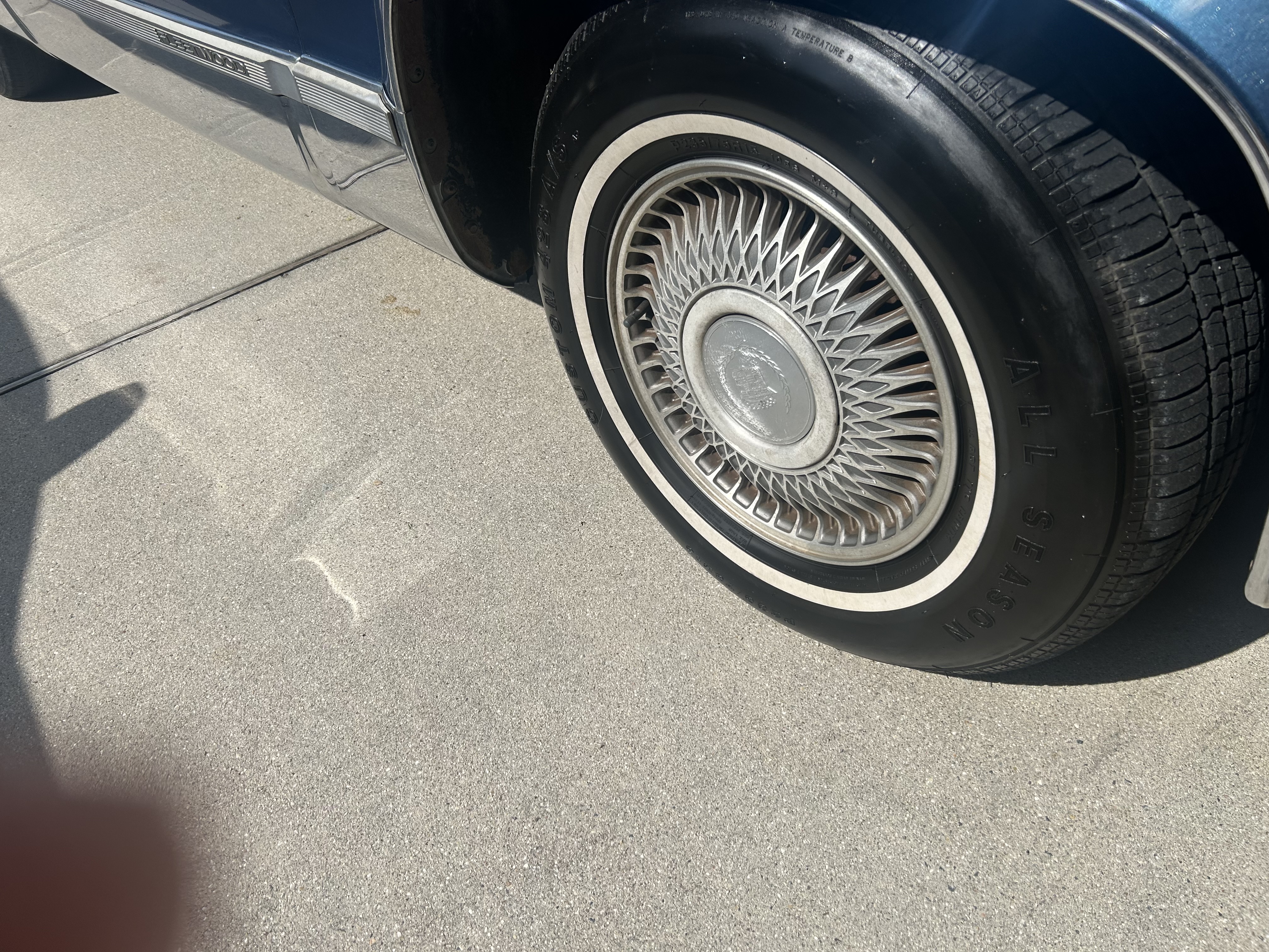 Used 1993 Cadillac Fleetwood Sedan RWD image 24