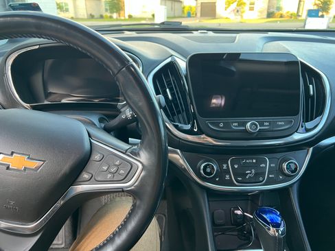 Used 2018 Chevrolet Volt Premier w/ Driver Confidence Package FWD image 10