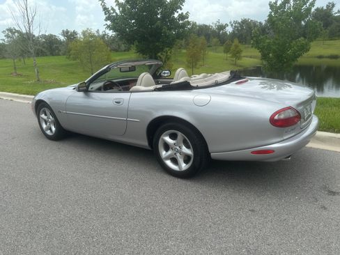 Used 2000 Jaguar XK8 Convertible image 9