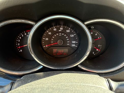 Used 2011 Kia Sorento LX image 10