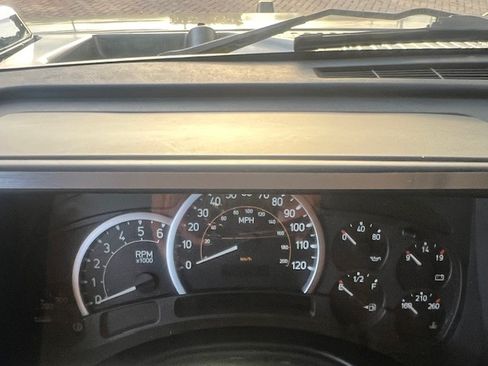 Used 2005 HUMMER H2 w/ Preferred Equipment Group image 18