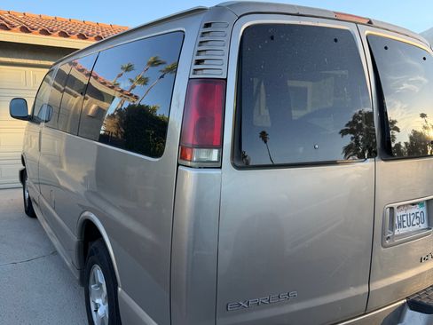 Used 2002 Chevrolet Express 1500 LT RWD image 5