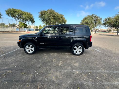 Used 2012 Jeep Patriot Latitude w/ Sun/Sound Group AWD/4WD image 8