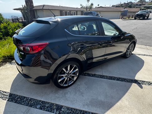 Used 2018 MAZDA MAZDA3 Touring FWD image 5