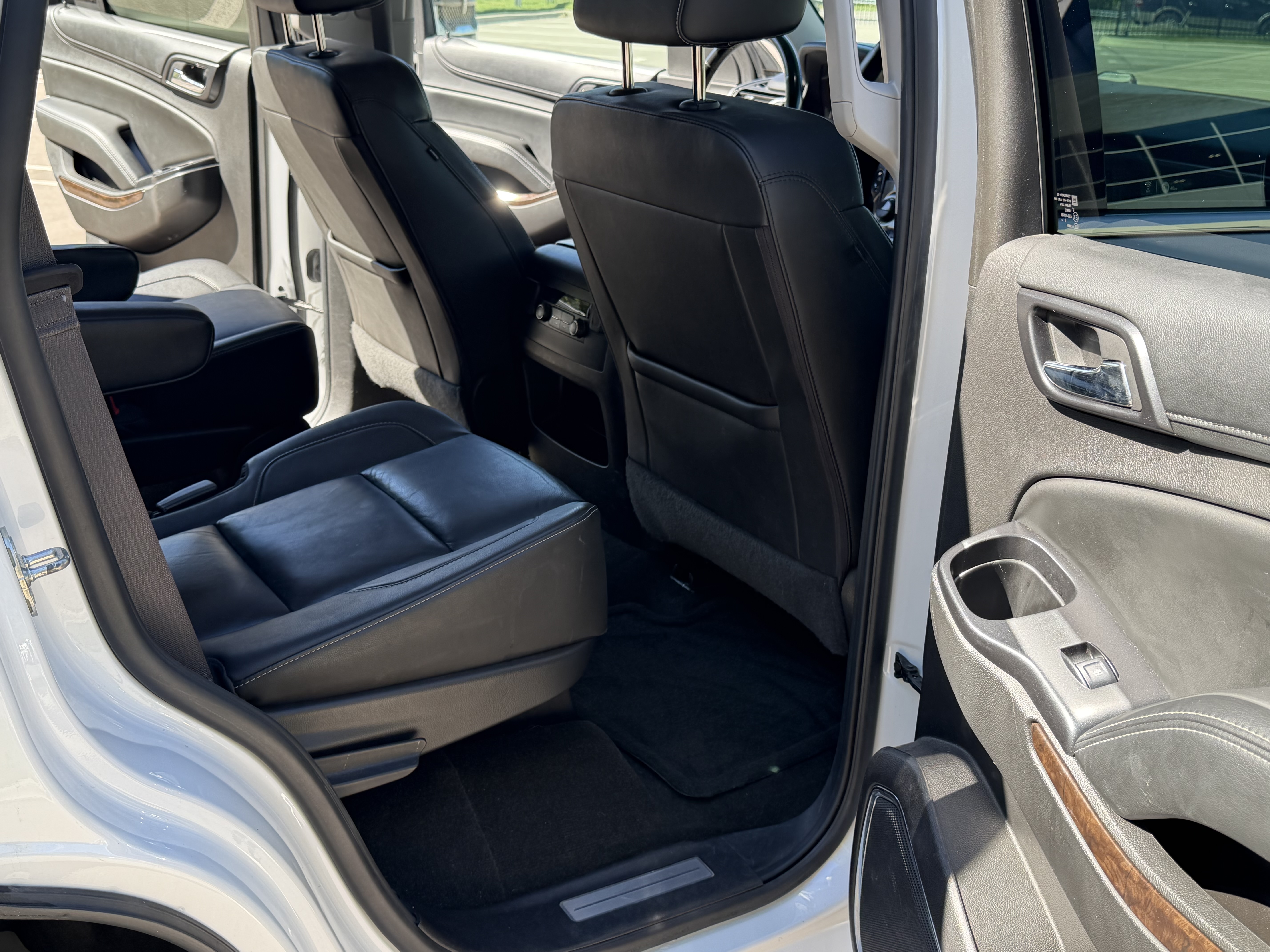 Used 2016 Chevrolet Tahoe LT w/ Luxury Package AWD/4WD image 17