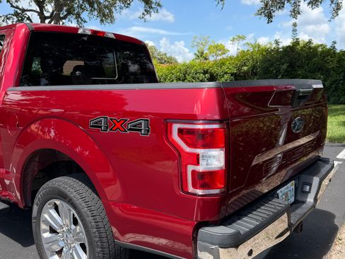 Used 2018 Ford F150 XLT w/ Equipment Group 302A Luxury AWD/4WD image 16