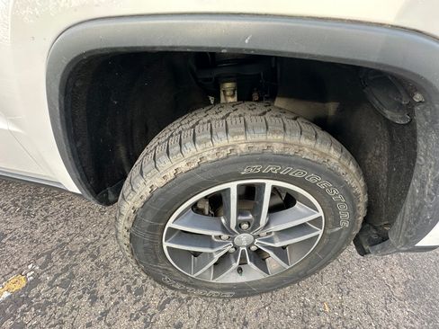 Used 2017 Jeep Grand Cherokee Limited AWD/4WD image 14