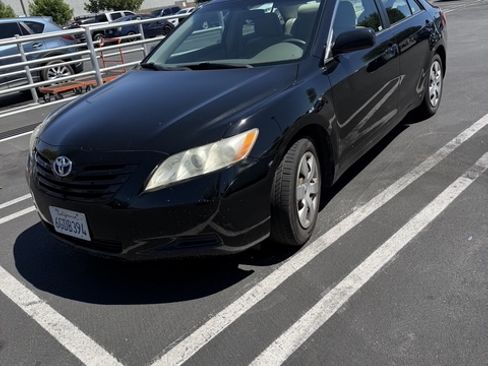 Used 2009 Toyota Camry LE FWD image 4