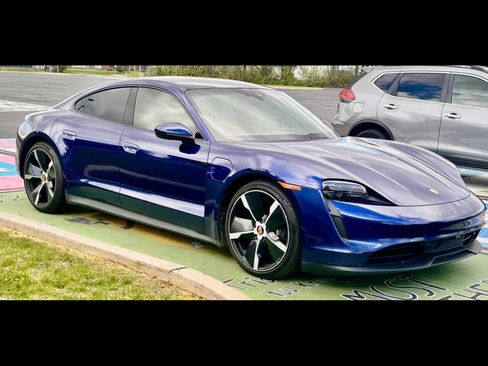 Used 2021 Porsche Taycan image 31
